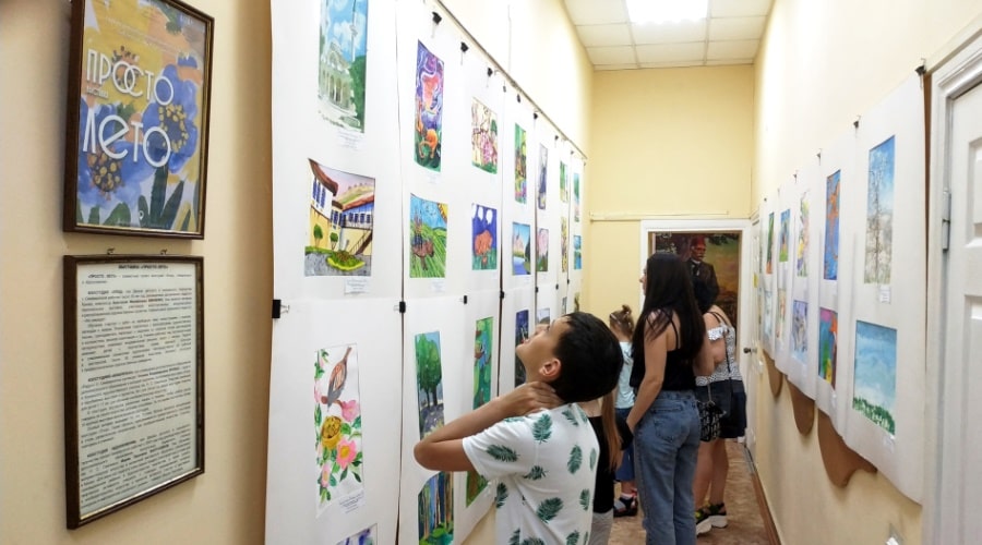 Открытие выставки рисунков «Просто лето»