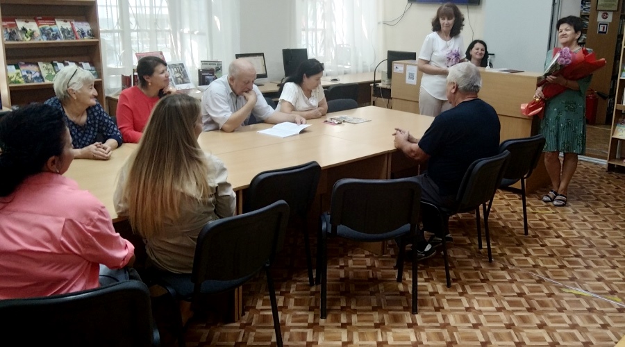 Торжественное вручение именных часов Диляре Беляловой