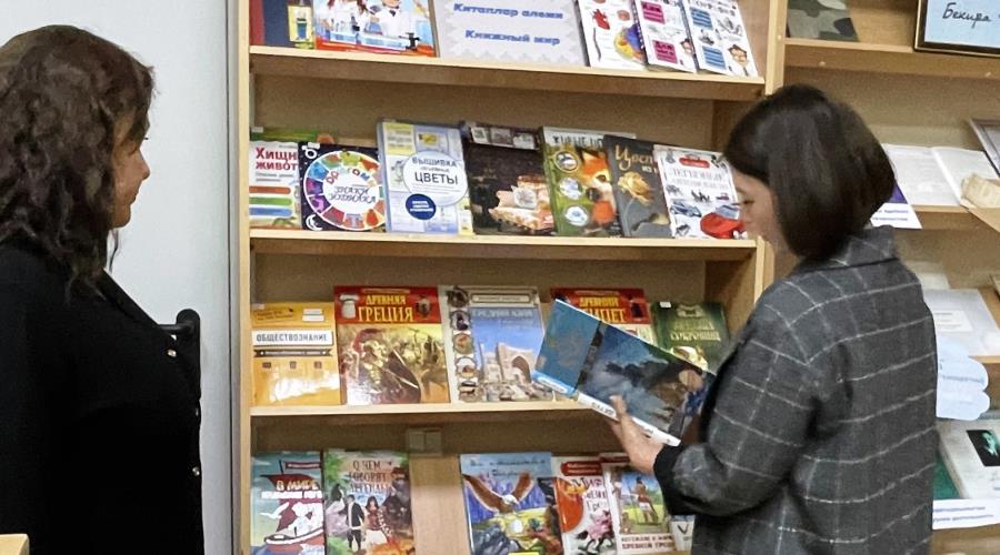 Презентация новой литературы «Книжный мир»